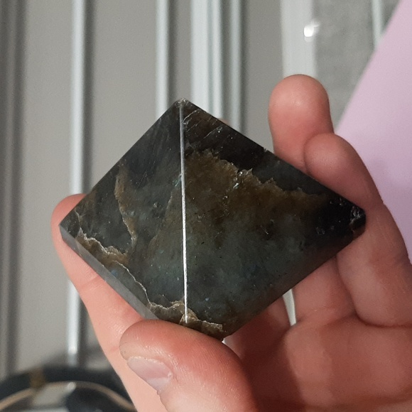Labradorite pyramid - Picture 3 of 4